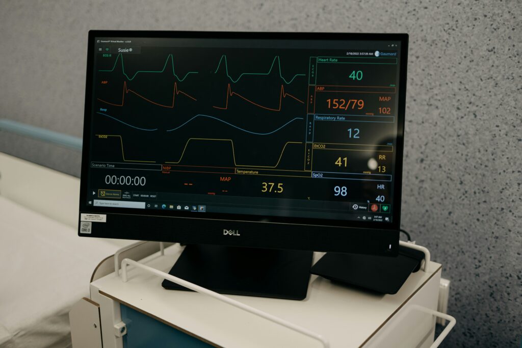 Telemedicine simulation center with medical screens